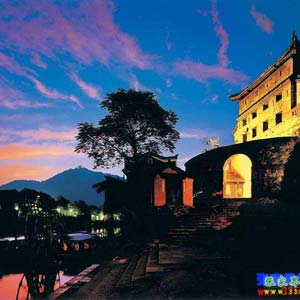 喜樂(lè)L線：天門山、張家界、袁家界、猛洞河、鳳凰古城超經(jīng)典五日游